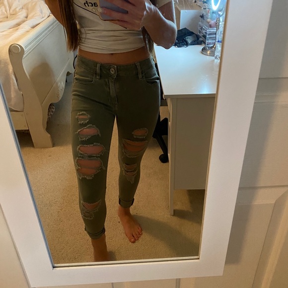 American Eagle Ripped Jeans - Picture 4 of 7